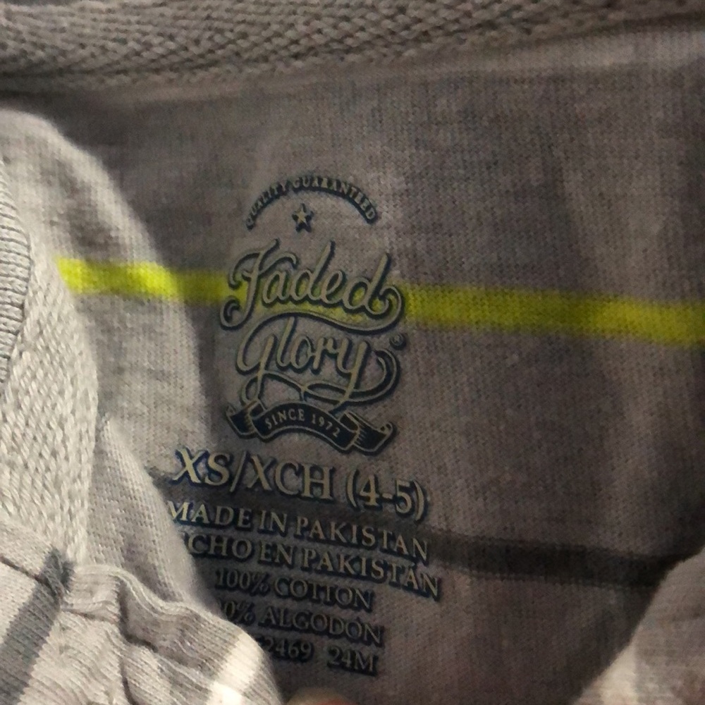 4 Shirt Bundle🤑 - Picture 4 of 8